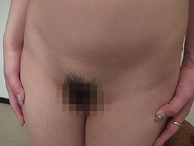 素人娘の全裸図鑑14 今時の女の子13名が恥らいながら脱衣していく様子をじっくり撮影した、変態紳士のためのヘアヌードコレクション　サンプル画像06